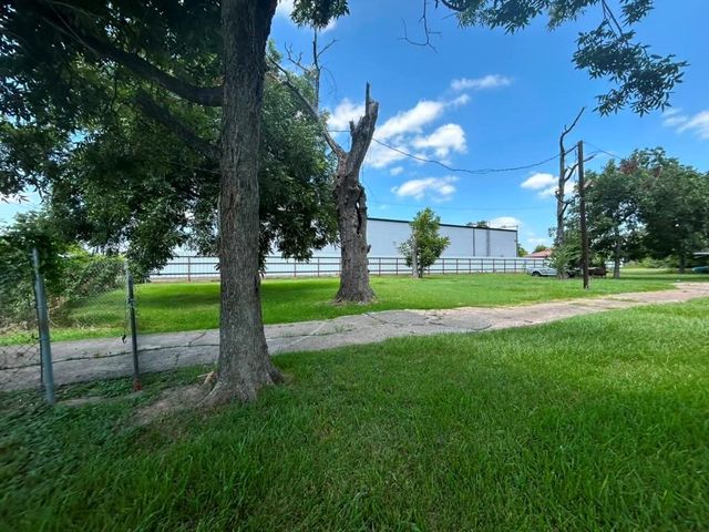 16019 Avenue C, Channelview, TX 77530