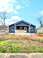311 3rd Street, Monett, MO 65708