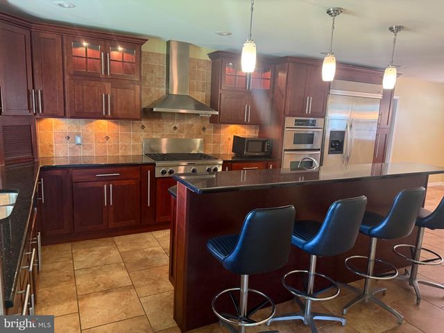 9658 SANDANNE RD, Philadelphia, PA 19115