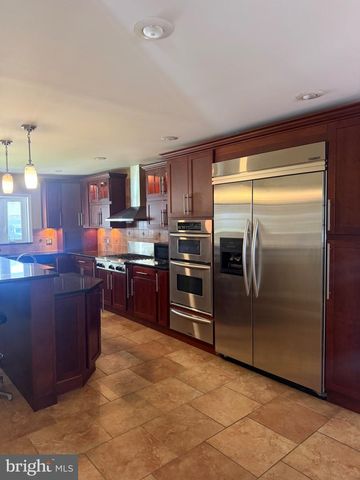 9658 SANDANNE RD, Philadelphia, PA 19115
