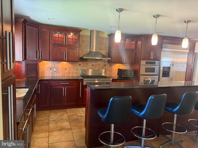 9658 SANDANNE RD, Philadelphia, PA 19115