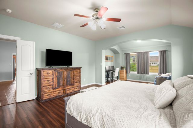 201 N Rawhide TRL, Liberty Hill, TX 78642