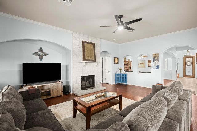 201 N Rawhide TRL, Liberty Hill, TX 78642