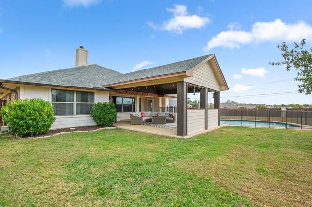 201 N Rawhide TRL, Liberty Hill, TX 78642