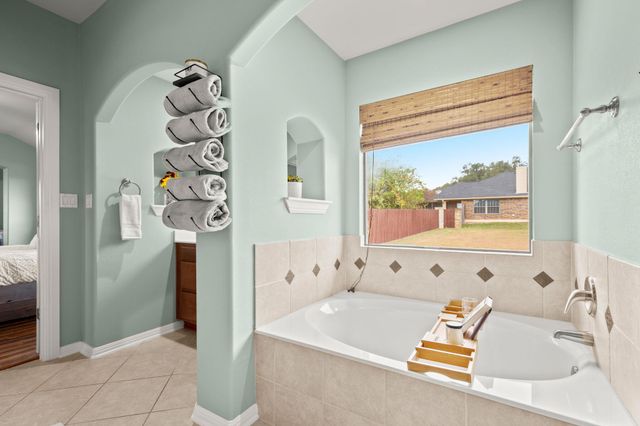 201 N Rawhide TRL, Liberty Hill, TX 78642