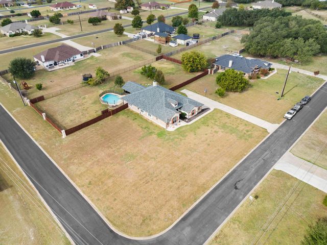 201 N Rawhide TRL, Liberty Hill, TX 78642