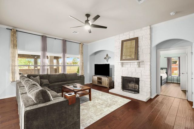 201 N Rawhide TRL, Liberty Hill, TX 78642