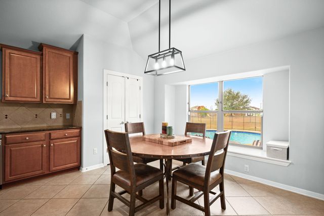 201 N Rawhide TRL, Liberty Hill, TX 78642