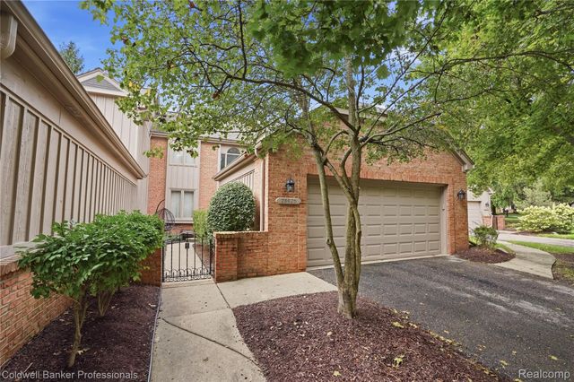 28625 Auburn Court, Farmington Hills, MI 48331