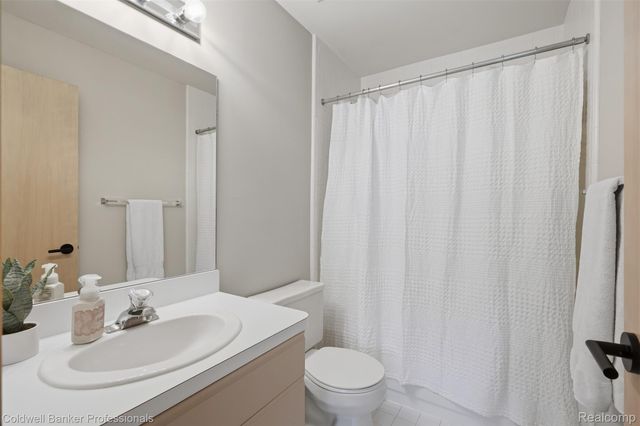 28625 Auburn Court, Farmington Hills, MI 48331