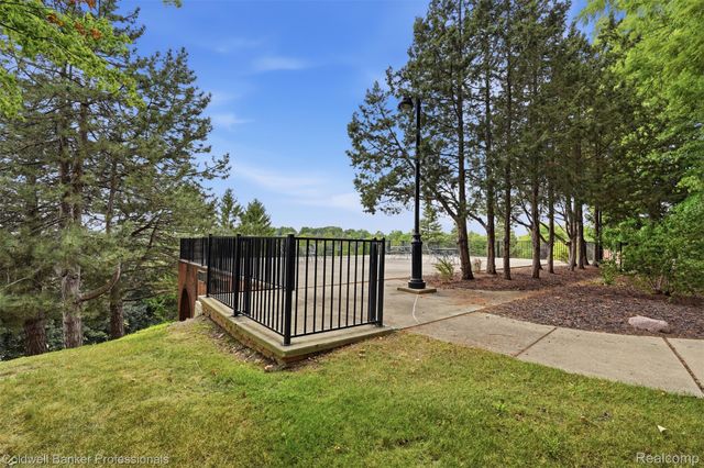 28625 Auburn Court, Farmington Hills, MI 48331