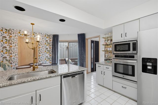 28625 Auburn Court, Farmington Hills, MI 48331