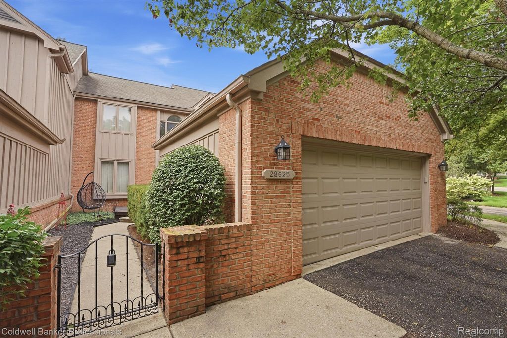 28625 Auburn Court, Farmington Hills, MI 48331