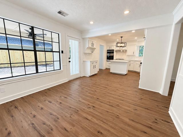 10715 E Timberwagon Circle, Spring, TX 77380