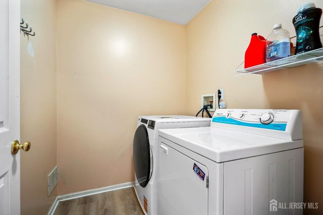 11 Windsong Circle, East Brunswick, NJ 08816