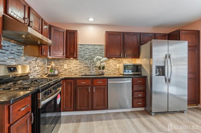 11 Windsong Circle, East Brunswick, NJ 08816