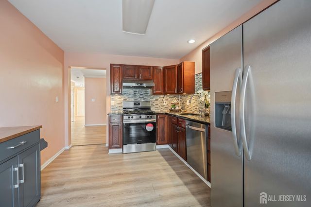 11 Windsong Circle, East Brunswick, NJ 08816