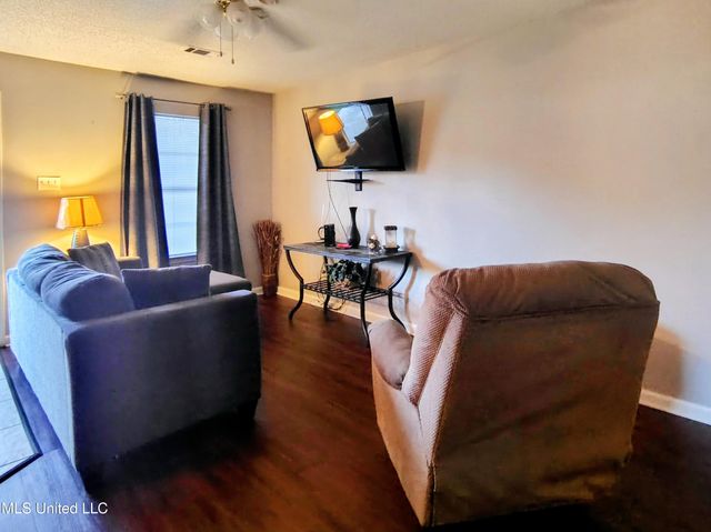 5080 Gautier Vancleave Road, E7, Gautier, MS 39553