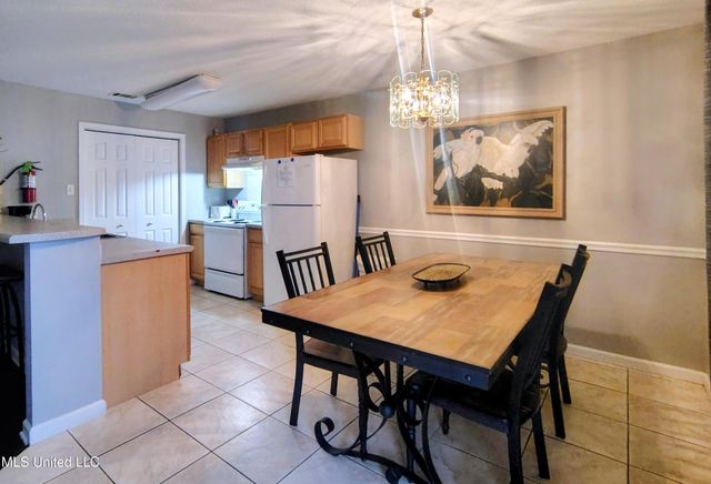 5080 Gautier Vancleave Road, E7, Gautier, MS 39553