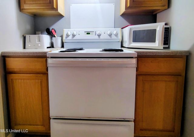 5080 Gautier Vancleave Road, E7, Gautier, MS 39553