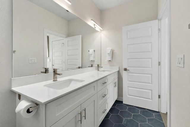 913 Valdez ST A & B, Austin, TX 78741
