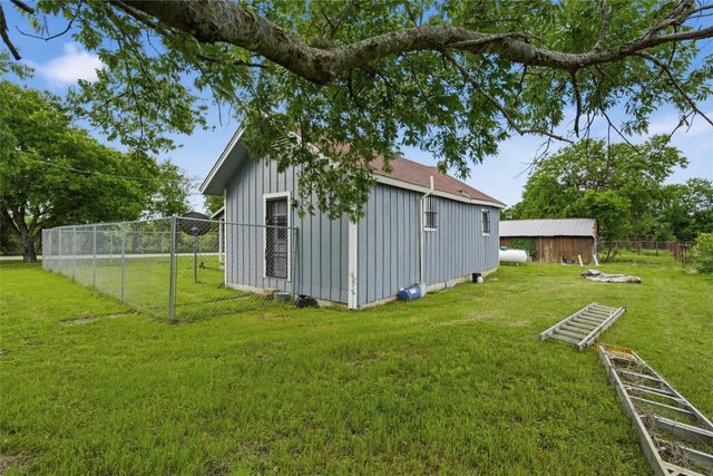 321 Hcr 2122 E, Whitney, TX 76692