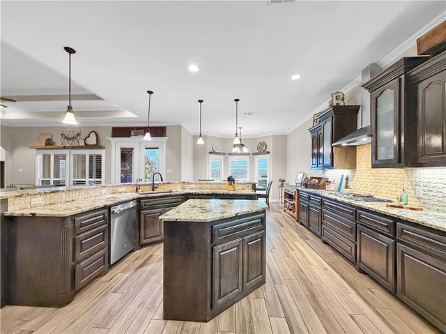 5410 Legends Dr, Corpus Christi, TX 78414