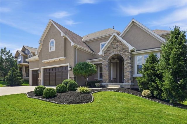 11609 W 158th Street, Overland Park, KS 66221