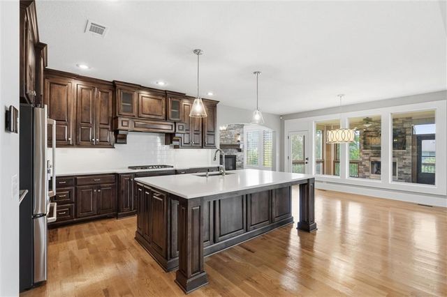 11609 W 158th Street, Overland Park, KS 66221