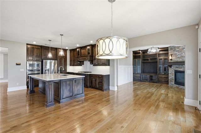 11609 W 158th Street, Overland Park, KS 66221