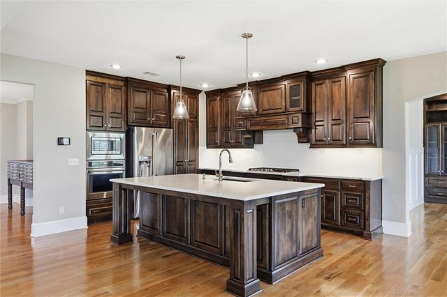 11609 W 158th Street, Overland Park, KS 66221