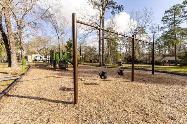 13015 Royal Estates Dr, Conroe, TX 77303