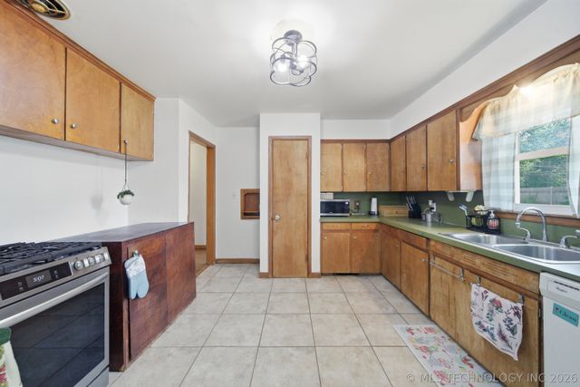 318 N 18th Street, Collinsville, OK 74021