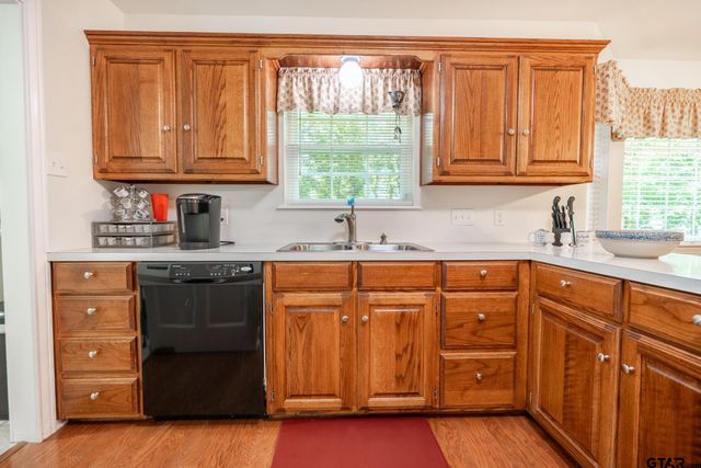 6619 Rollins Dr, Tyler, TX 75703