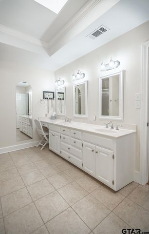 6619 Rollins Dr, Tyler, TX 75703