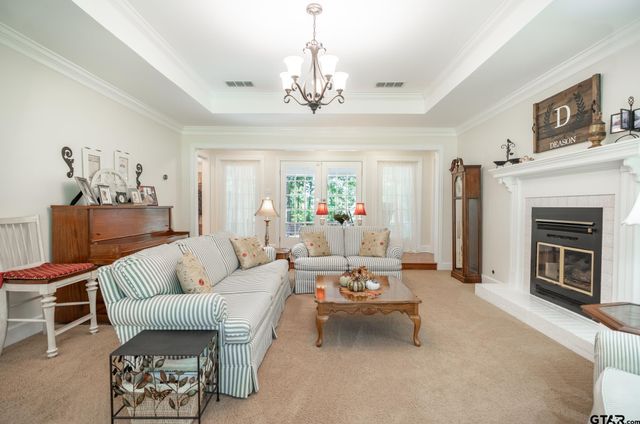 6619 Rollins Dr, Tyler, TX 75703