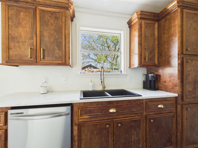 321 E Pine, Jacksboro, TX 76458