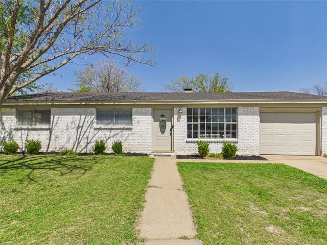 321 E Pine, Jacksboro, TX 76458