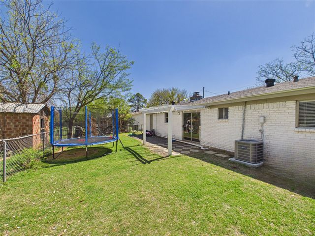 321 E Pine, Jacksboro, TX 76458