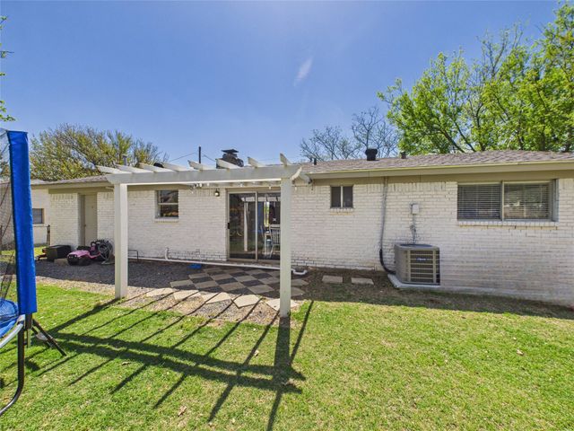 321 E Pine, Jacksboro, TX 76458