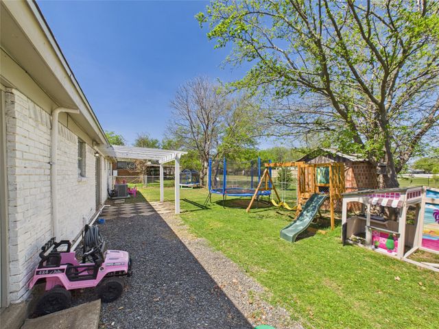 321 E Pine, Jacksboro, TX 76458