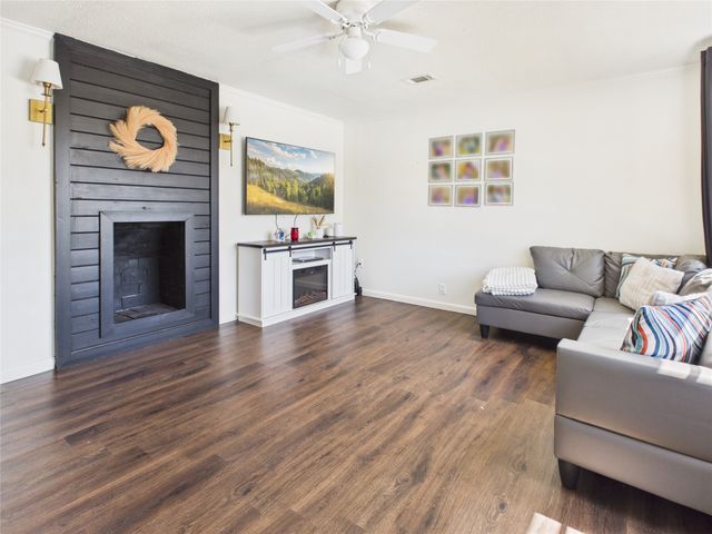 321 E Pine, Jacksboro, TX 76458