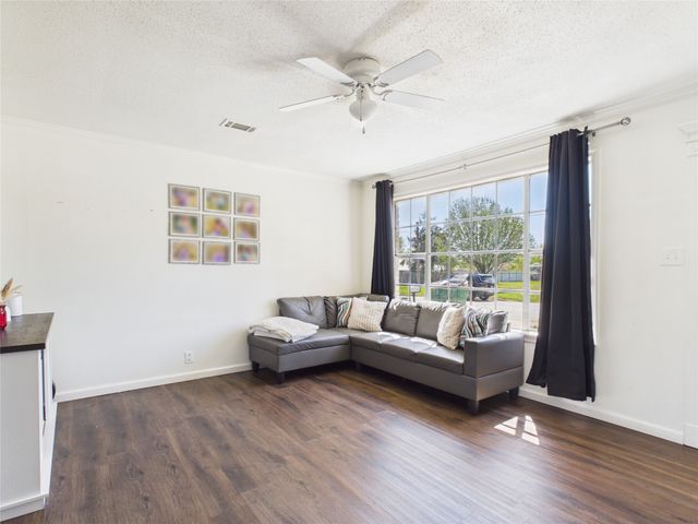 321 E Pine, Jacksboro, TX 76458