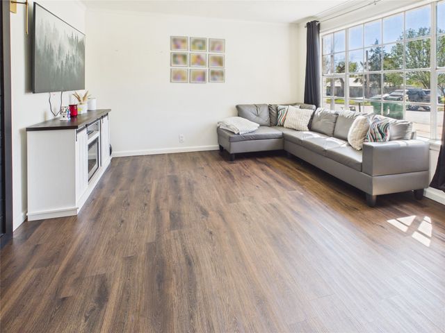 321 E Pine, Jacksboro, TX 76458