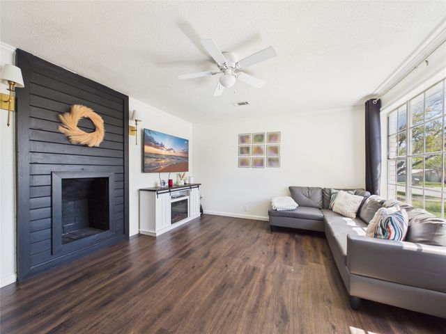 321 E Pine, Jacksboro, TX 76458