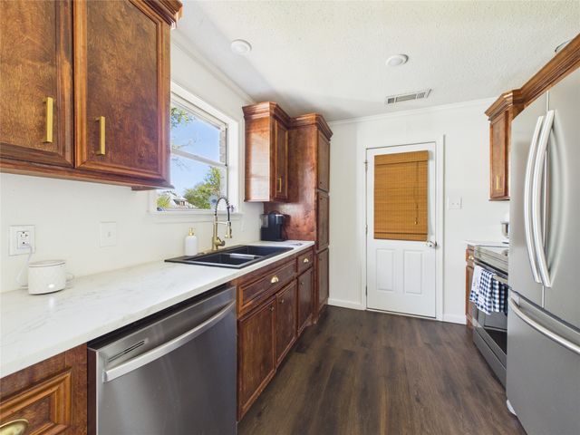 321 E Pine, Jacksboro, TX 76458