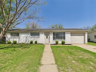 321 E Pine, Jacksboro, TX 76458