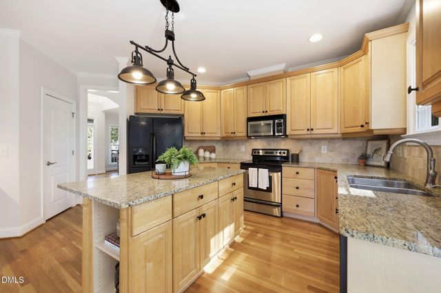 215 Lansbrooke Lane, Apex, NC 27502