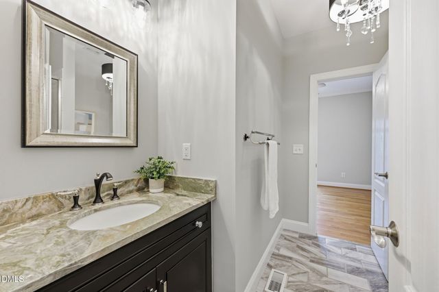 215 Lansbrooke Lane, Apex, NC 27502