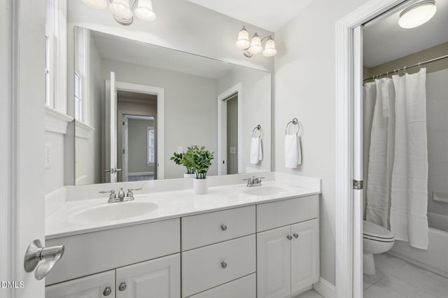 215 Lansbrooke Lane, Apex, NC 27502